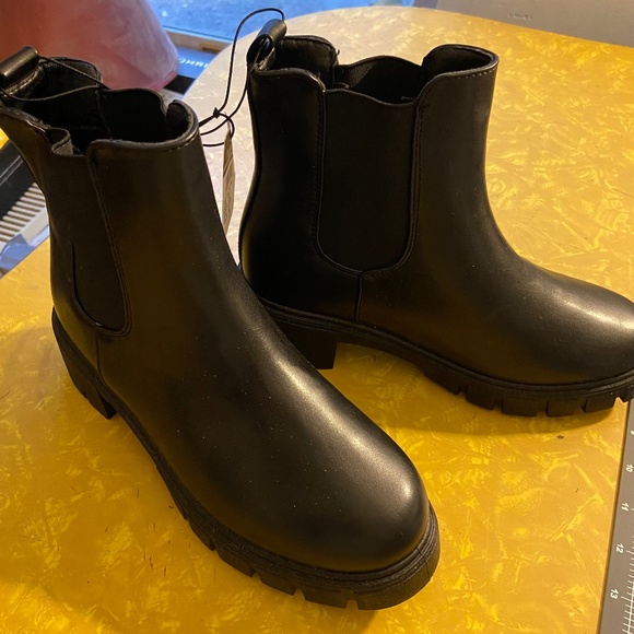 Rue21 Lugged Booties - Picture 1 of 3